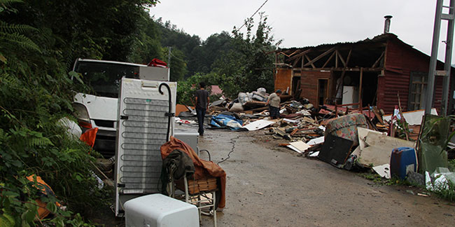 Trabzon'da eşyaları çıkartılmadan evleri yıkıldı! Ev sahipleri öfkeli
