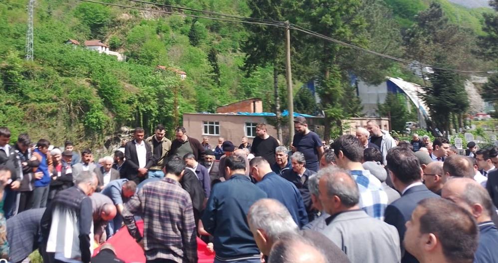 Diyarbakır Bölge Adliye Mahkemesi 8. Ceza Dairesi Üyesi Esra Köçek son yolculuğuna uğurlandı