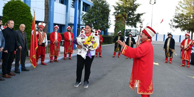 Avrupa şampiyonu Havvanur'a Trabzon'da görkemli karşılama