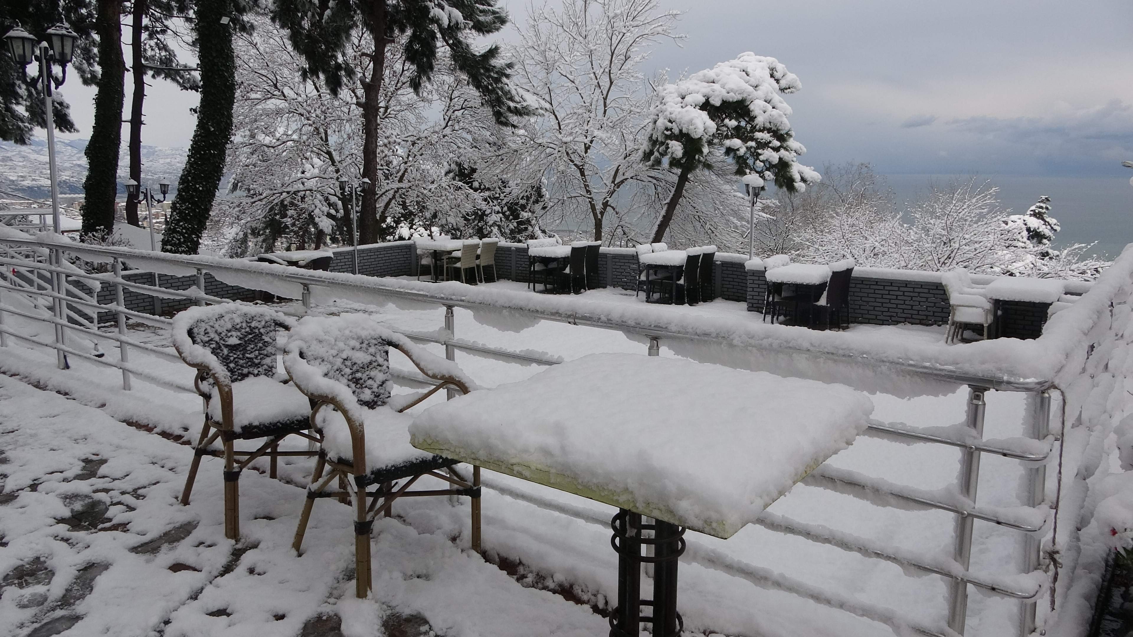 Trabzon'da kar manzaraları adeta büyüledi 