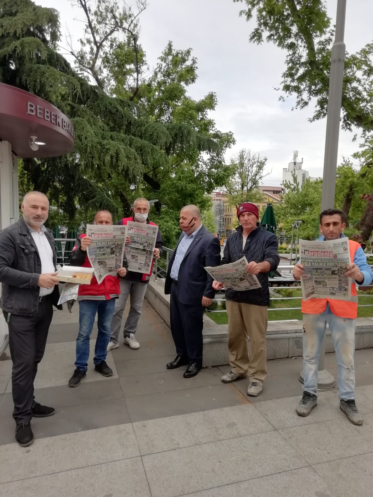 Sokağa çıkma yasağında okuyucusuyla buluşan tek gazete Karadeniz 