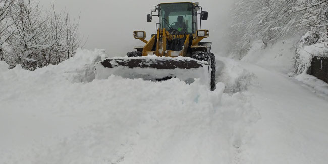 Trabzon’da karla mücadele sürüyor