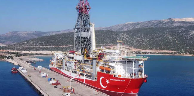 Yunanistan'a panik yaşatan Abdülhamid Han gemisi Taşucu Limanı'na geri geldi!