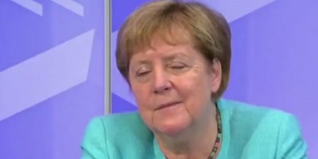 Merkel'in canlı yayında zor anları! Gözlerini açamadı