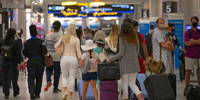 ABD'de Şükran Günü için 2 milyondan fazla kişi havalimanlarına akın etti