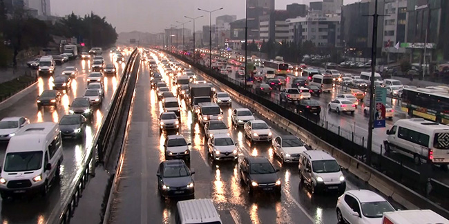 İstanbul'da yağmur hazırlıksız yakaladı