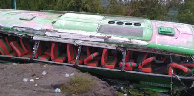 Endonezya’da otobüs kazası: 13 ölü