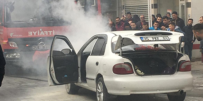 Turgutlu'da seyir halindeki otomobil alev aldı