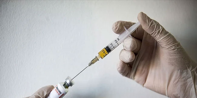 İngiltere'de üçüncü doz Kovid-19 aşısı yapılacak