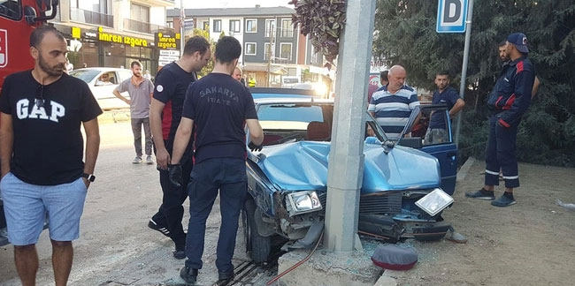 Sakarya'da feci kaza! Ticari taksi ile otomobil çarpıştı: 1 yaralı