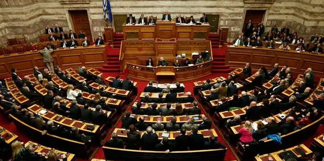 Yunanistan'da Türk malı maske krizi! Meclis'te kıyamet koptu