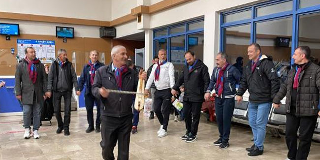 Trabzon Havalimanı'nda rötara horonlu bekleyiş
