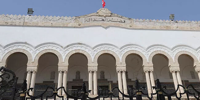 Tunus’ta hakimler, görevden alınanlar için grevde