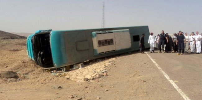 Mısır'da feci kaza: Yolcu otobüsü devrildi