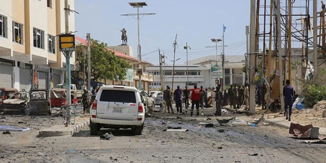 Somali'de eyalet başkanına bombalı saldırı: 2 asker öldü