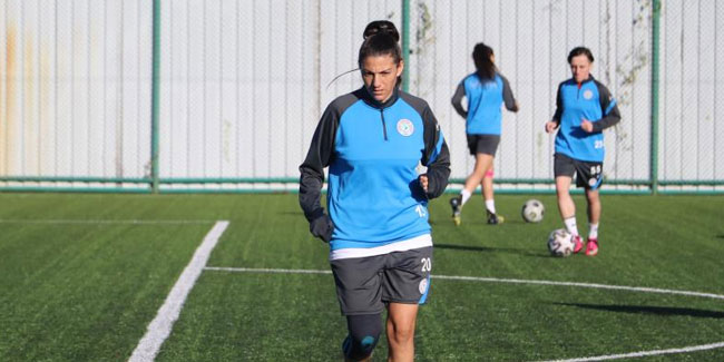 Rize'nin kadın futbolcuları hedefe kilitlendi
