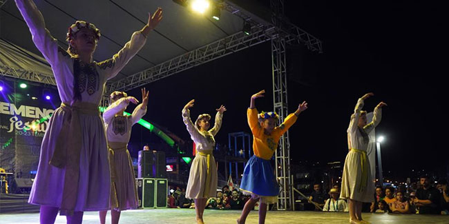 Rize’deki festivalde Ukrayna ekibinden duygulandıran gösteri