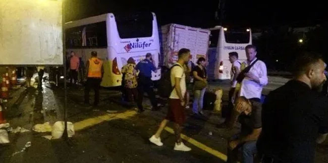 TEM'de faciadan dönüldü: TIR, kamyon ve otobüs kaza yaptı