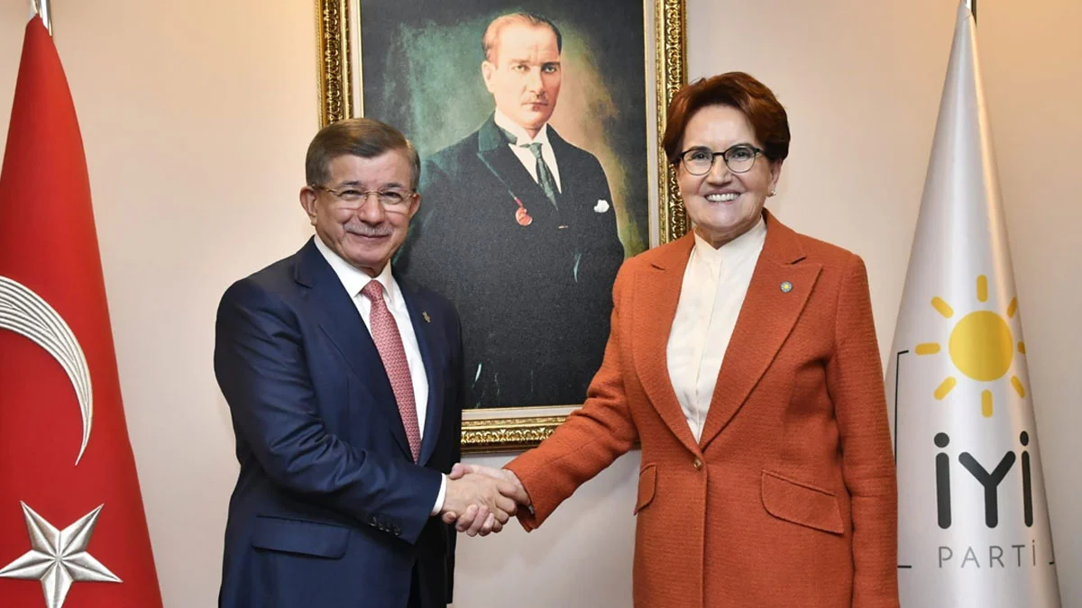 Ahmet Davutoğlu, Meral Akşener'i ziyaret etti
