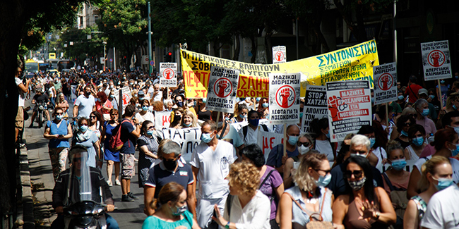 Yunanistan'da sağlık çalışanları hükümet karşıtı protesto düzenledi