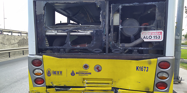 Avcılar’da, hafriyat kamyonu İETT otobüsüne çarptı: 2 yaralı