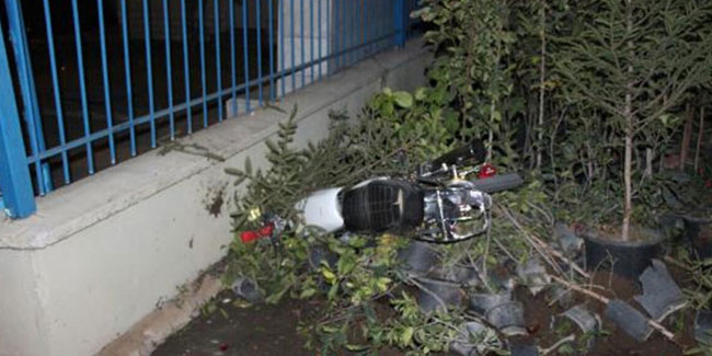Bahçe duvarına çarpan motosiklet sürücüsü hayatını kaybetti