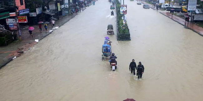Muson yağmurları iki ülkeye felaket getirdi
