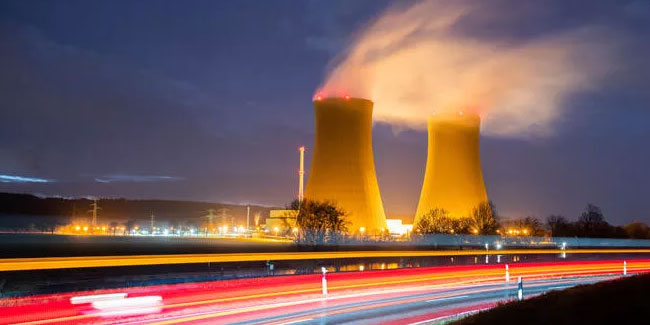 Almanya üç nükleer santralin fişini çekti