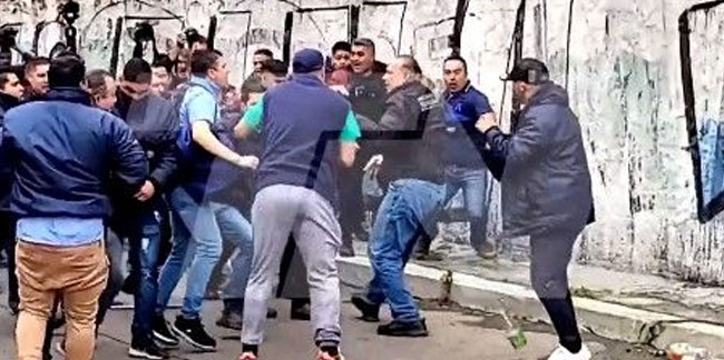Greve giden otobüs şoförleri Arjantin'de bakanı tekme tokat dövdü
