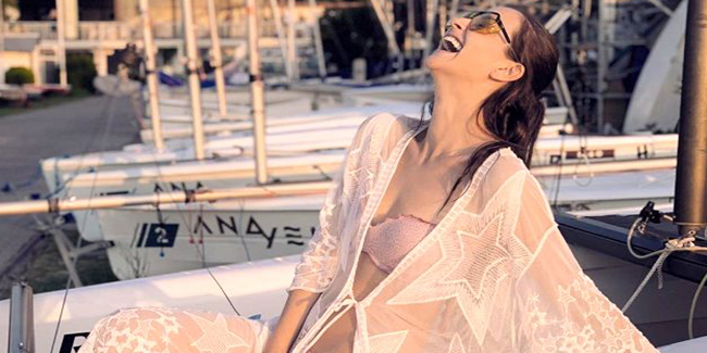İrem Helvacıoğlu, Instagram hesabından bikinili pozlarını paylaştı