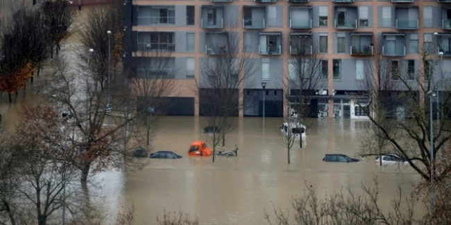 İspanya'da şiddetli yağmur nedeniyle nehir taştı: 1 ölü