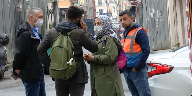 Beyoğlu'nda labarotuvar çalışanı kadın adres ararken kapkaça uğradı