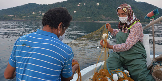 Karadeniz'in kadın balıkçıları takdir topluyor