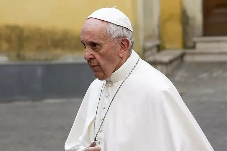 Hastalanan Papa Franciscus programlarını iptal etti