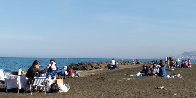 Güneşli havayı fırsat bilen Trabzonlular sahillere akın etti