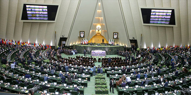 İran Meclisi’nde "ABD’ye ölüm" sloganları