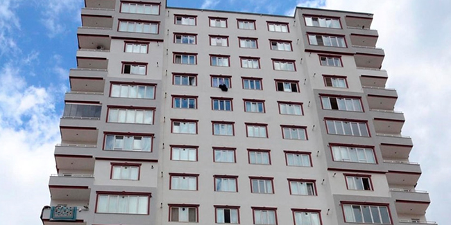 Adana'da 12. kattan düşen çocuk öldü