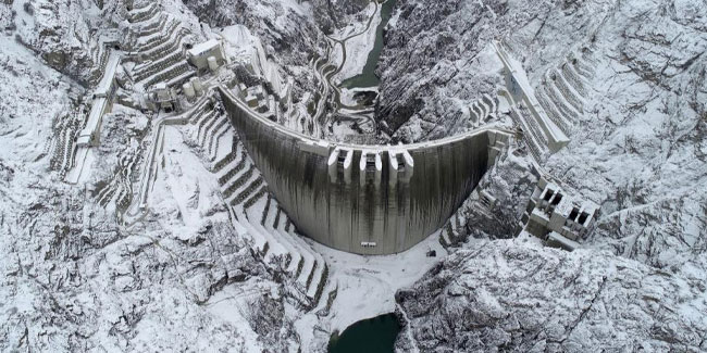 Kar yağışı sonrası Yusufeli Barajı beyaza büründü