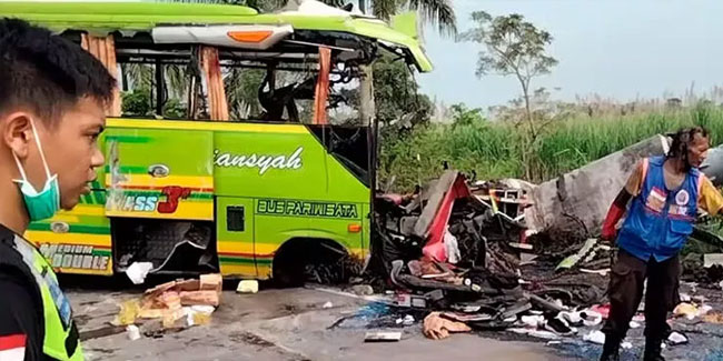 Endonezya’da otobüs faciası: 15 ölü, 16 yaralı