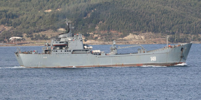 Rus savaş gemisi ‘Orsk' Çanakkale Boğazı'ndan geçti