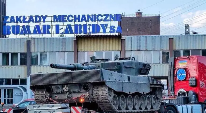 Ukrayna'ya verilen Leopard 2 tankları Polonya’da