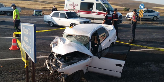 Otomobil ile minibüs çarpıştı: 1 ölü, 6 yaralı