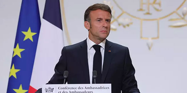 Macron: Fransız elçi Nijer'den ayrılmayacak