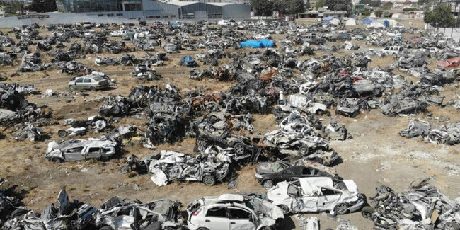 Hatay'da depremzedeler hurda araçlarını teslim alıyor