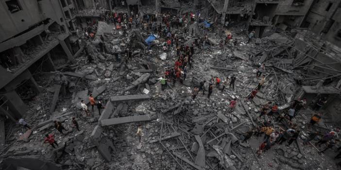 Katliamın 24'üncü gününde İsrail Gazze'yi yok etmeye devam ediyor