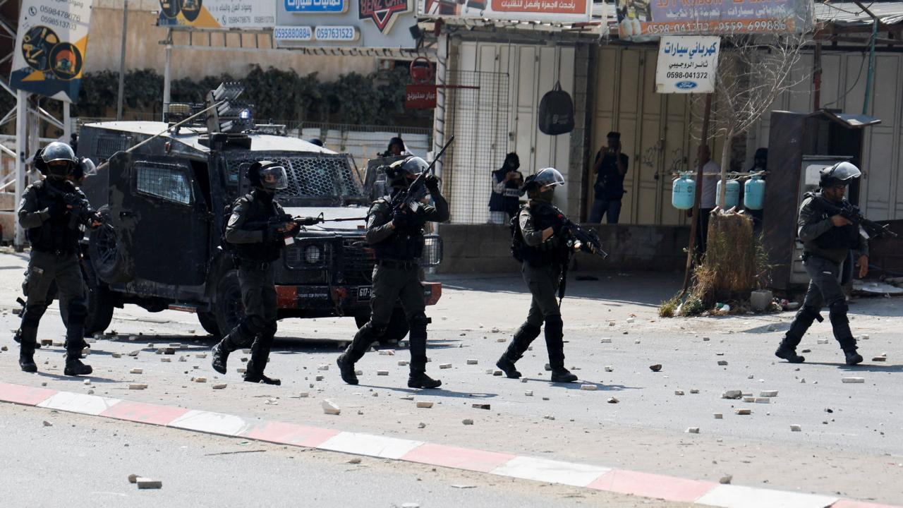 İsrail Batı Şeria'da 20 Filistinliyi gözaltına aldı