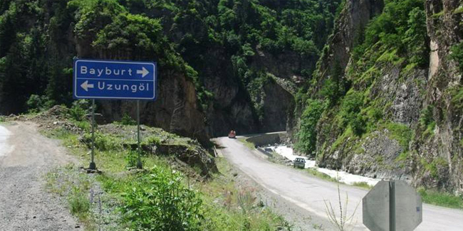 Trabzon-Bayburt yolunda heyelan