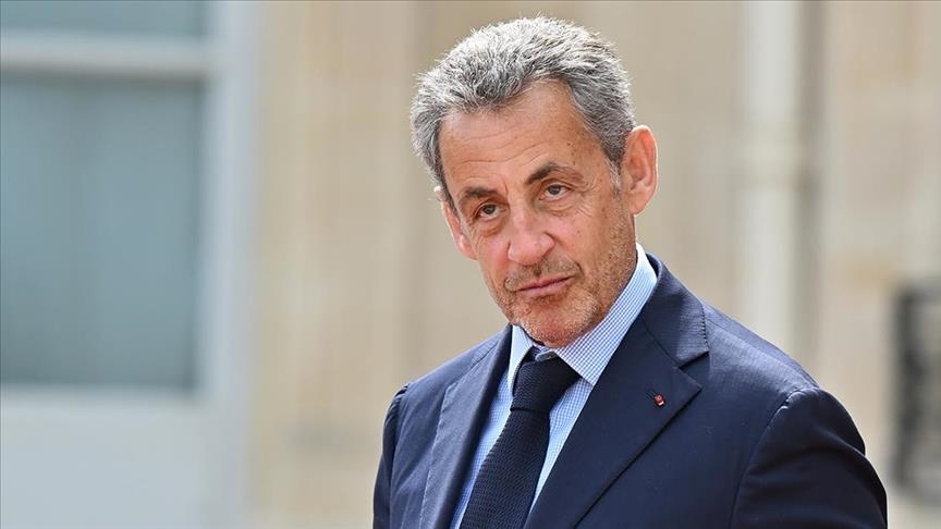 Cumhurbaşkanı Sarkozy'e 1 yıl hapis cezası