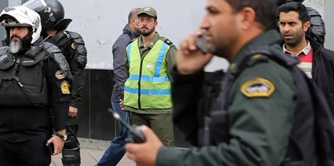 İran'da "ahlak polisi" birimi resmen kaldırıldı!