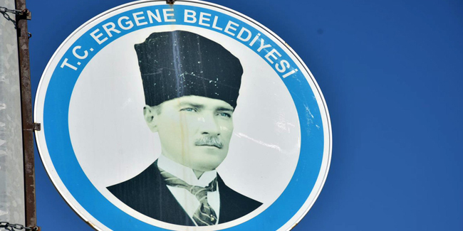 Atatürk resimli belediye tabelalarını kıran şüpheli gözaltında